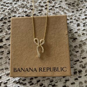 Gold bow necklace